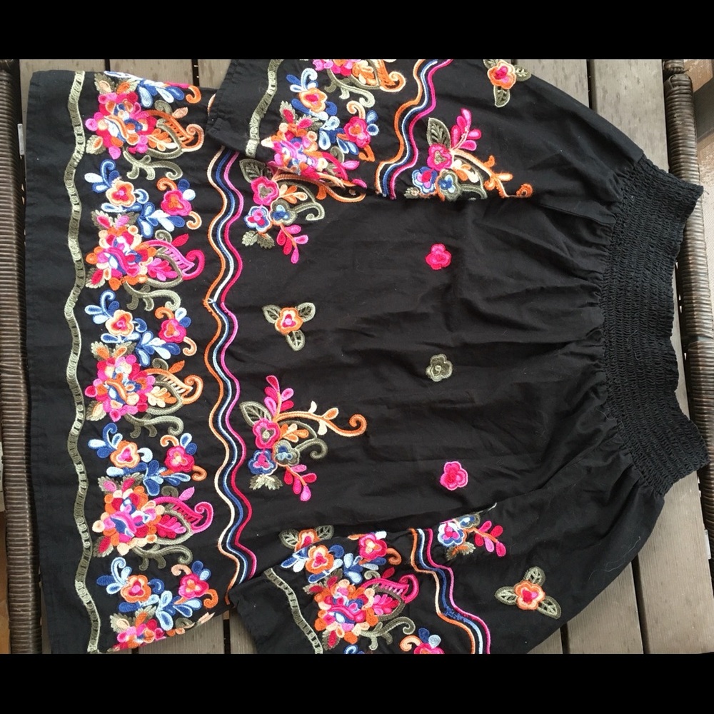 Boutique Color-full Fall Top Size Medium